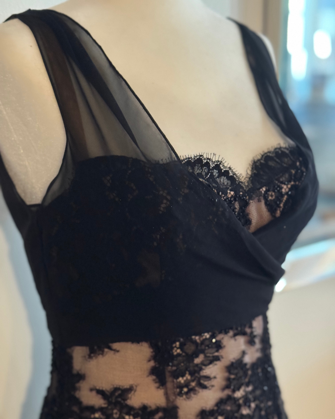 Bob Mackie Boutique Black & Nude Beaded French Lace Evening Gown size 4