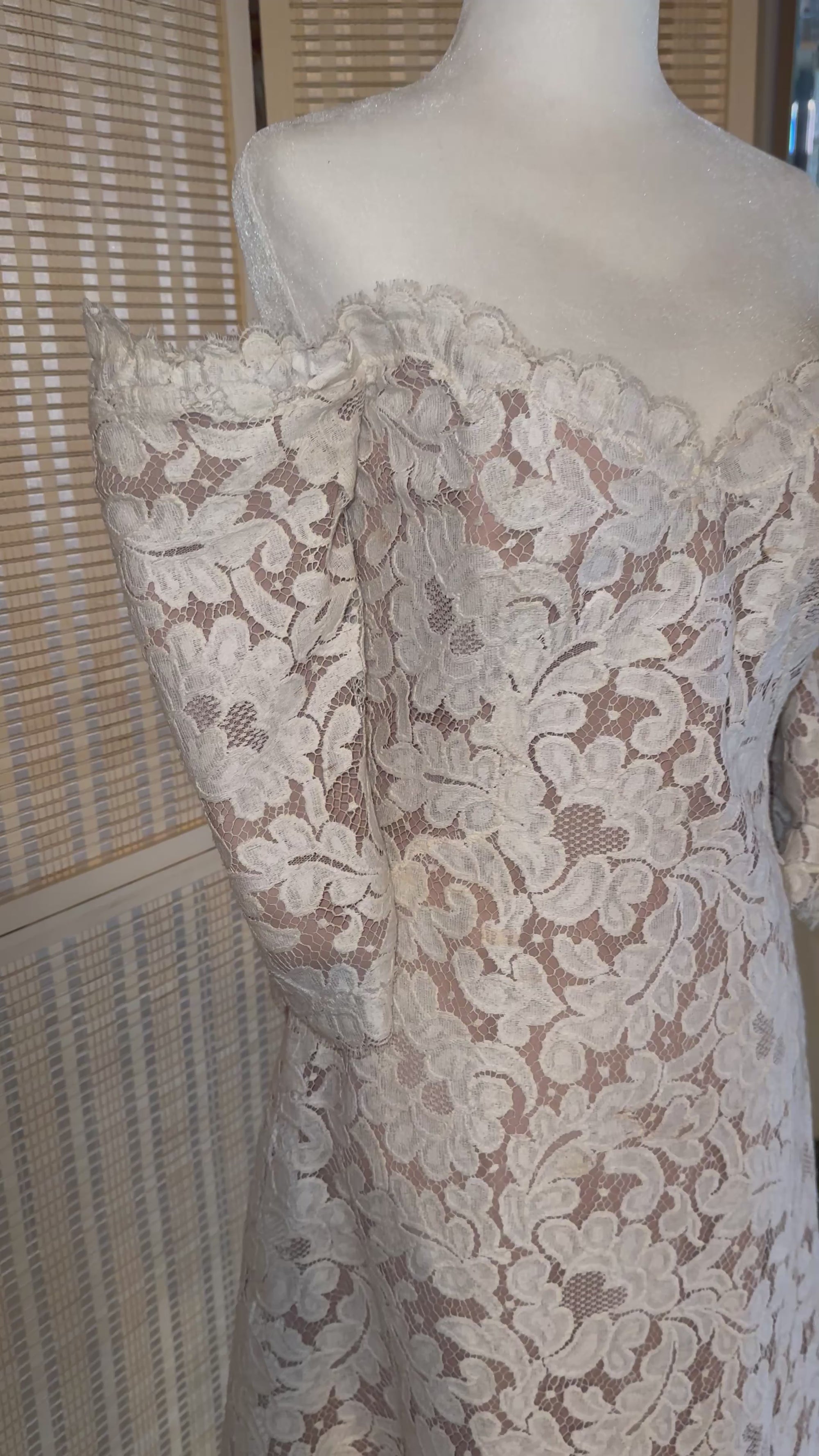 1980s Vintage Bob Mackie Ivory Lace Off-Shoulder Dress Size 8